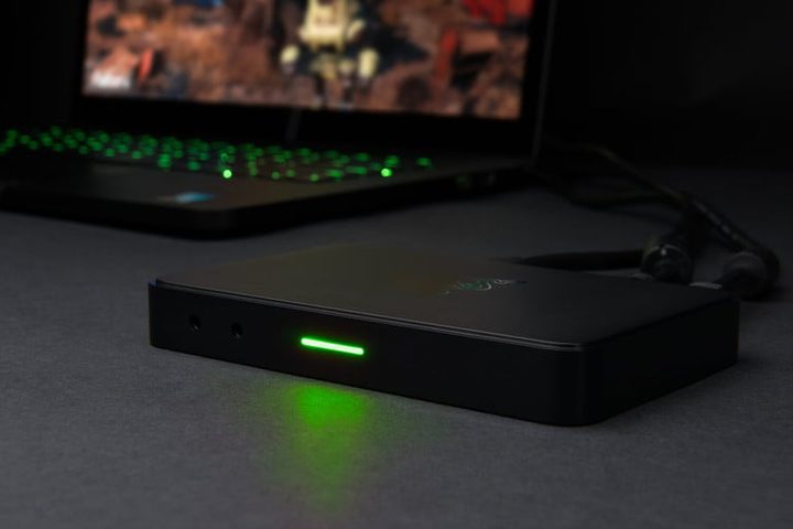 Ripsaw encendido, es un aparato para hacer striming de los juegos junto a una pantalla, competencia de Microsoft Mixer