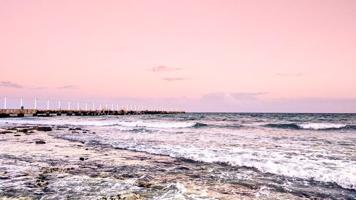 Vista de un atardecer en el mar