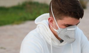 Descubren terapia triple de medicamentos contra el COVID-19