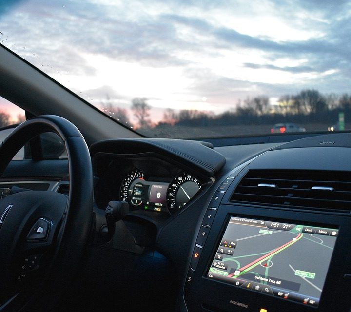 Un automóvil equipado con Android Auto y Google Maps