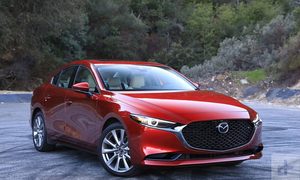 El Mazda 3 es uno de los autos con tracción delantera