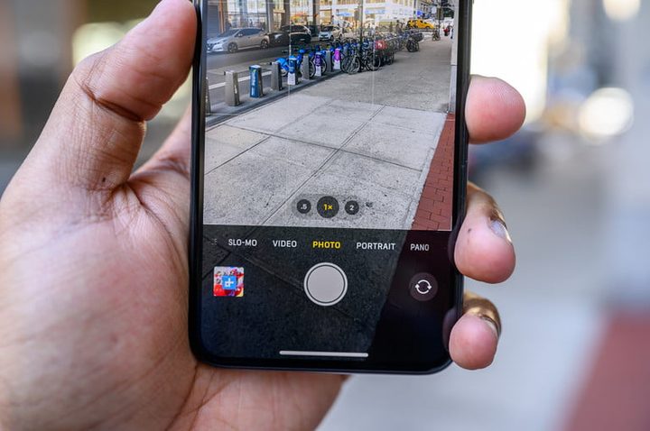 foto del iphone 11 pro max con la cámara activada lista para disparar