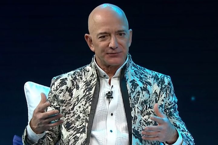 Exigen a Bezos responder por supuestas prácticas monopólicas