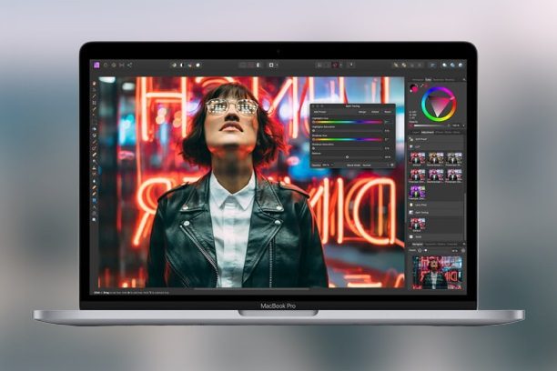 MacBook Pro editando una imagen