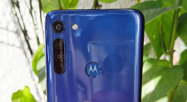 Detalle de la óptica del Moto G8