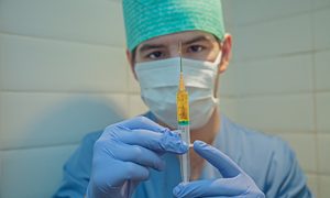 covid 19 vacuna anthony fauci nurse 4967171 1280