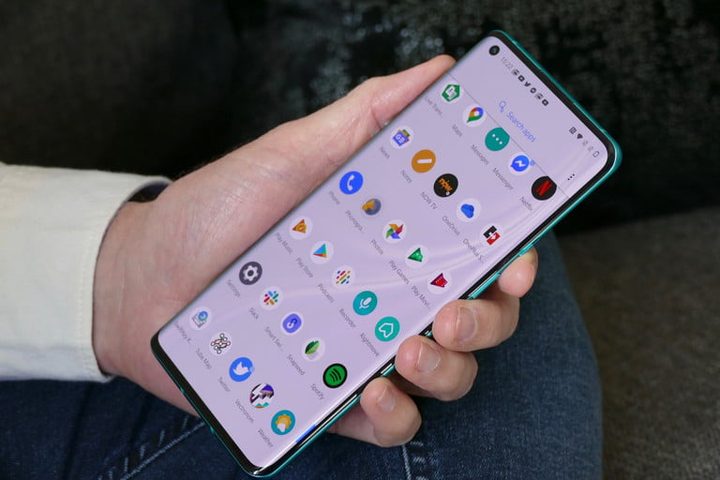 Pantalla del Oneplus 8 Pro que muestras las aplicaciones del teléfono