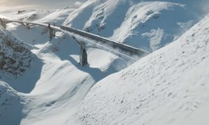 imagen de un tren pasando en un lugar con mucha nieve