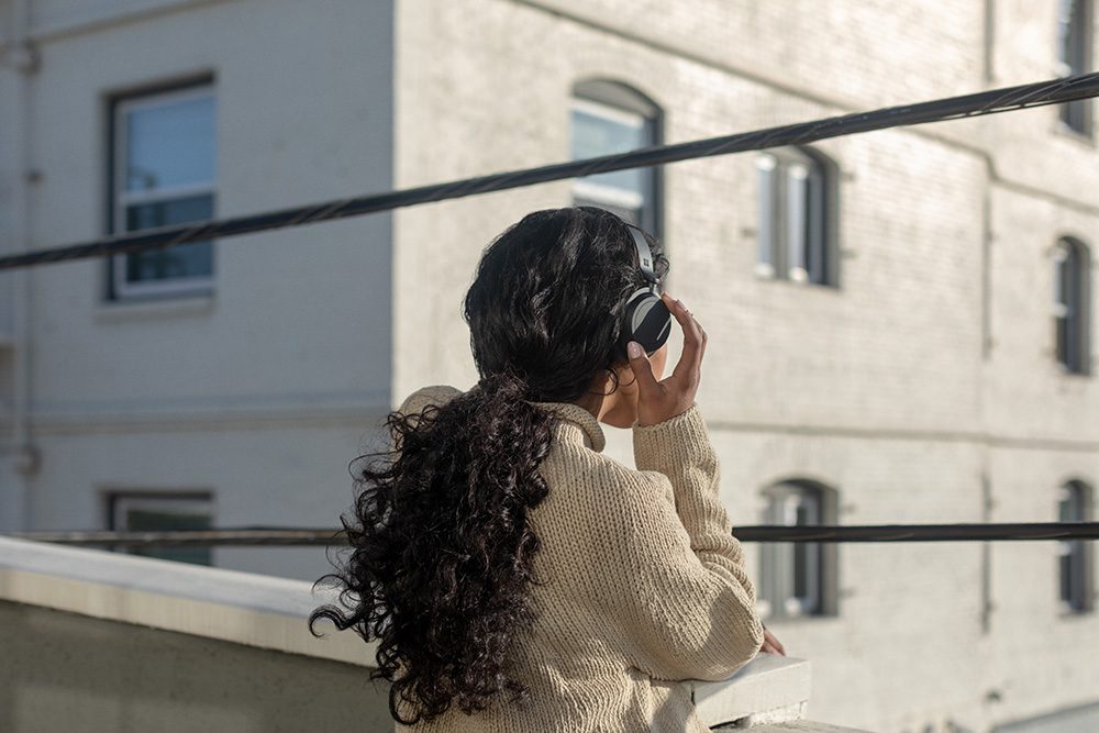 microsoft surface earbuds lanzamiento precio headphones 2 context 3