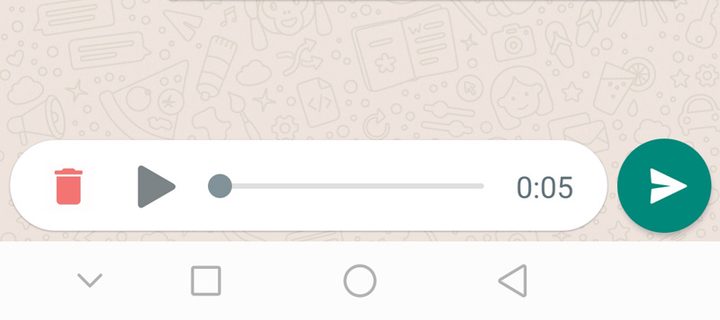 Interfaz de chat en WhatsApp.
