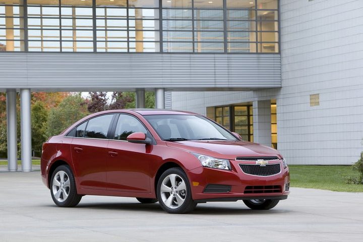 Chevrolet Cruze de 2011 de color granate