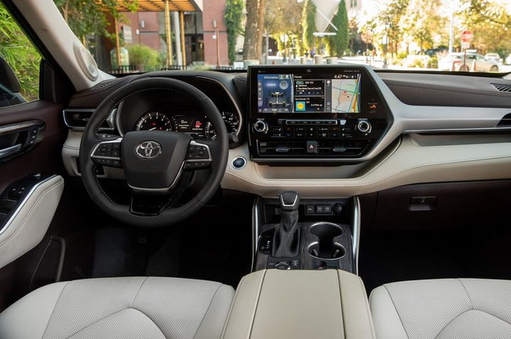 interior del Toyota Highlander 2020, foto de la comparativa Toyota vs. Ford