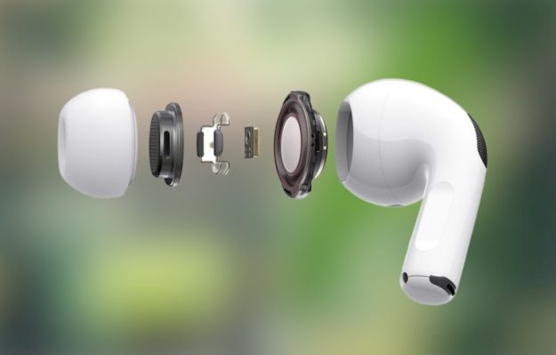 AirPods desarmados mostrando partes interiores para un comparativo de AirPods vs. AirPods Pro