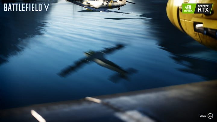 Escena del juego Battlefield V, se ve el reflejo de un avión volando sobre agua