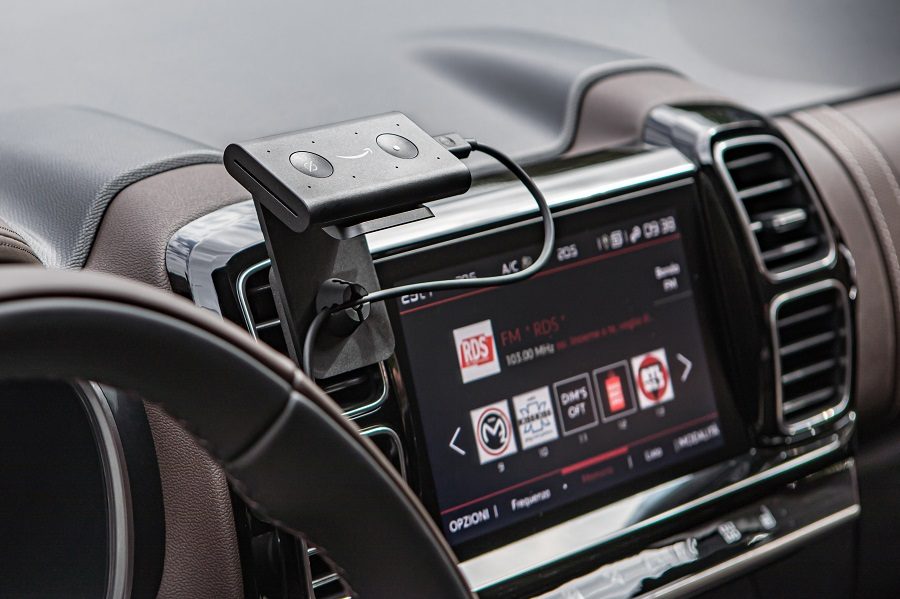 Echo Auto instalado en el salpicadero