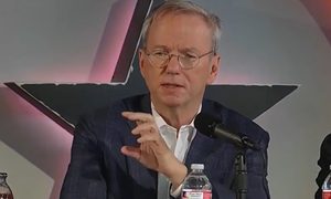 Ex director ejecutivo de Google compara a Huawei con la NSA