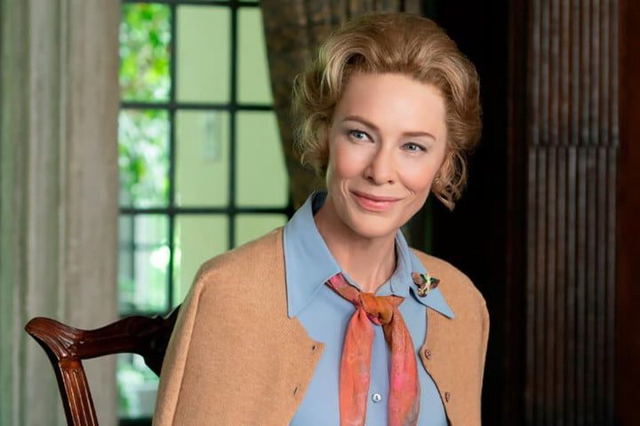 Cate Blanchett interpretando a Phyllis Schlafly en Mrs. America, una de las mejores series de Hulu
