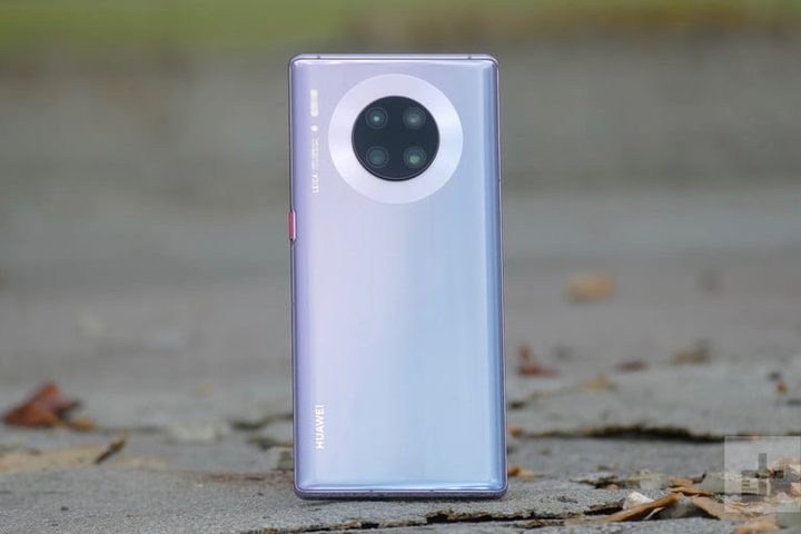 Un modelo del Huawei Mate 30