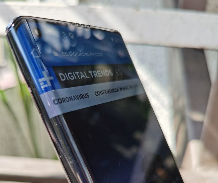 Detalle de la pantalla del Moto Edge.