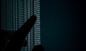 Hackers filtran miles de documentos del FBI y la policía