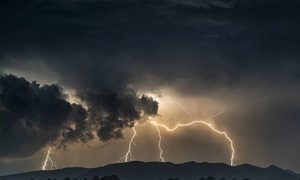 Un rayo se logró mantener 17 segundos activo en una tormenta
