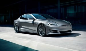 Autoridades investigan posible falla en el Tesla Model S