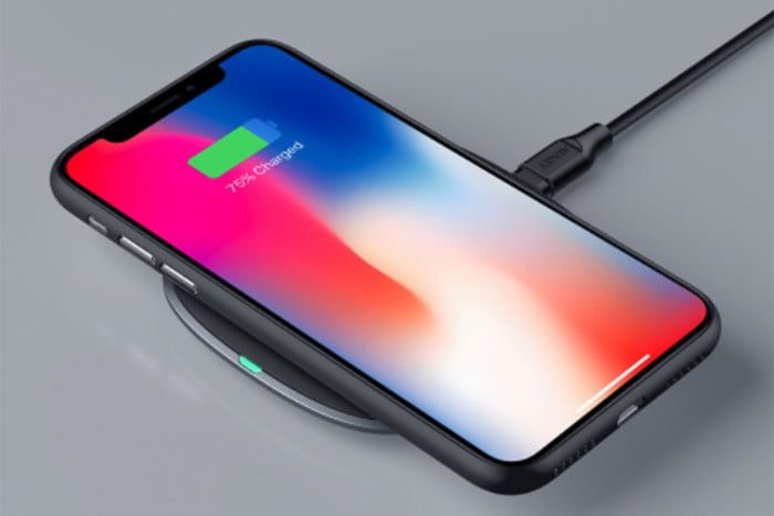 Aukey Graphite 10W Wireless Fast Charger, uno de los mejores cargadores inal&aacute;mbricos para el celular 2