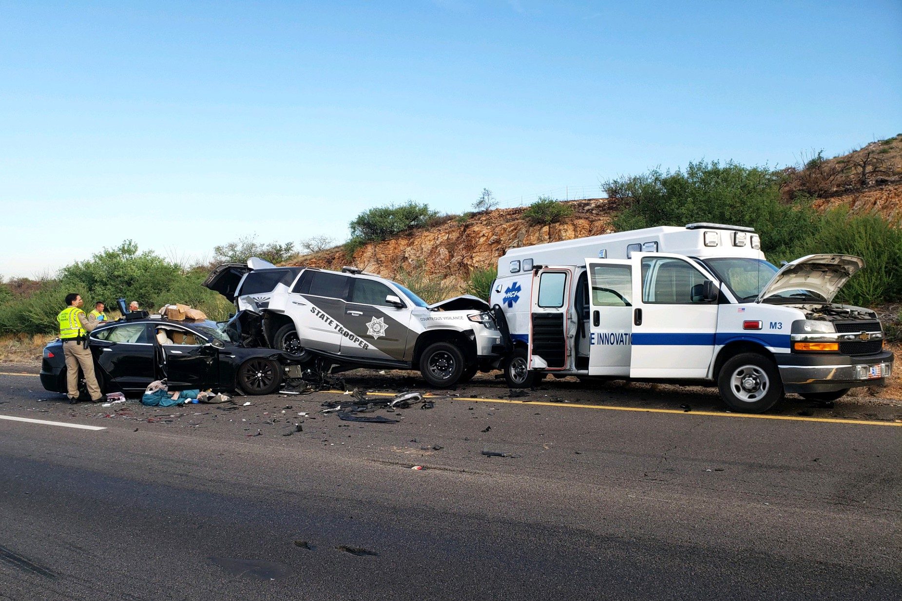Sistema Autopilot de Tesla, cuestionado por partida doble