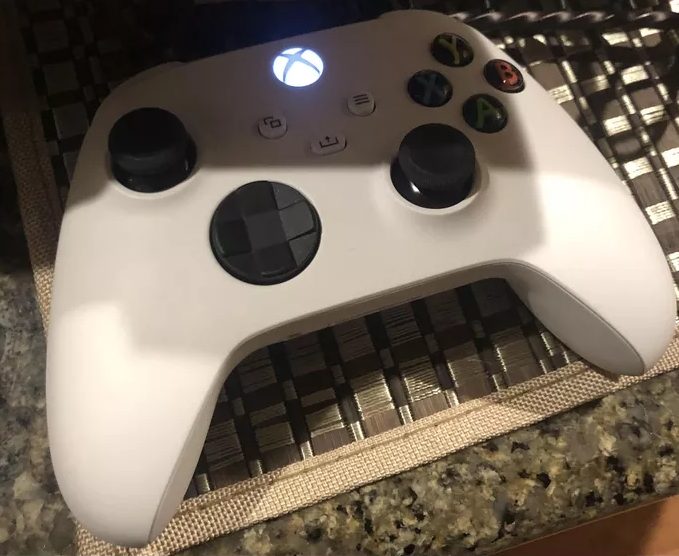 Control blanco de la Xbox Series X filtrado en Reddit