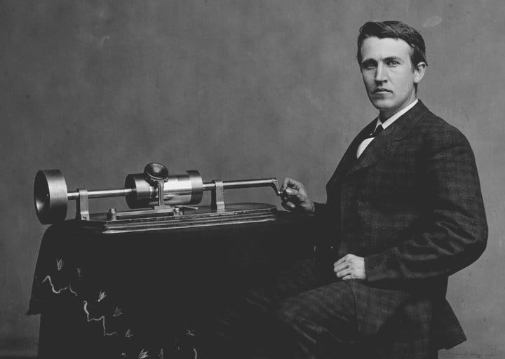 Segundo modelo de fonografo de Edison para explicar cómo funciona un tocadiscos