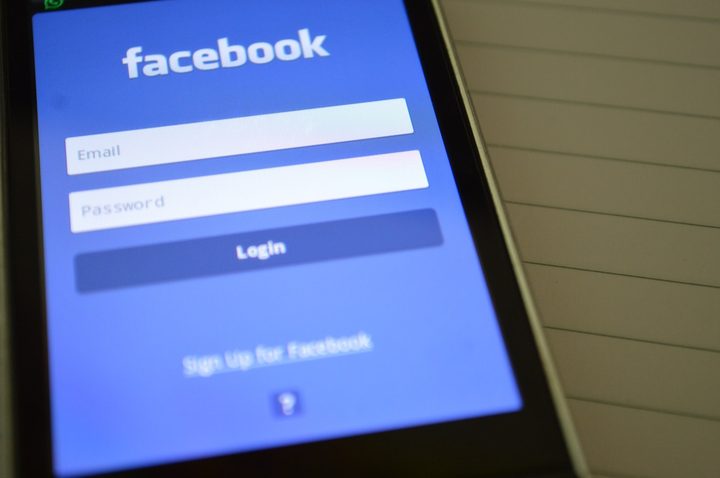 Facebook cierra cuentas a partidarios de la extrema derecha
