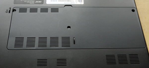 Panel removible de laptop para instalar SSD