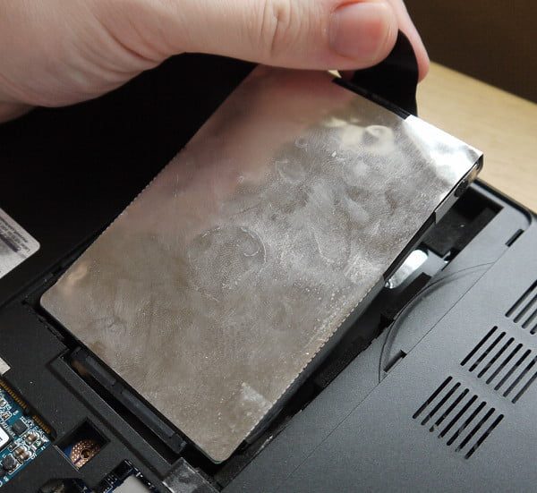 Retirando HDD de laptop para instalar SSD