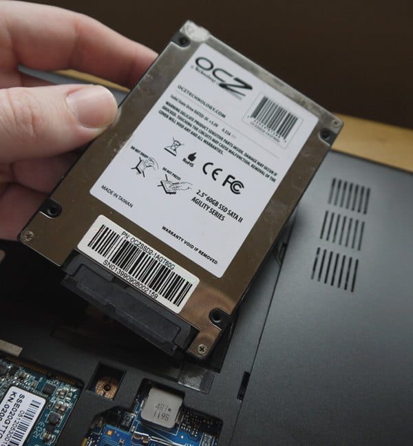 Nueva unidad SSD instalada en una laptop