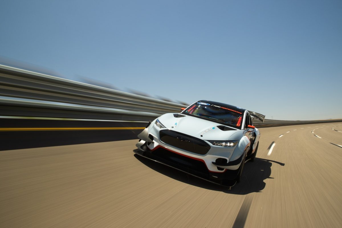 Ford Mustanga Mach-E 1400