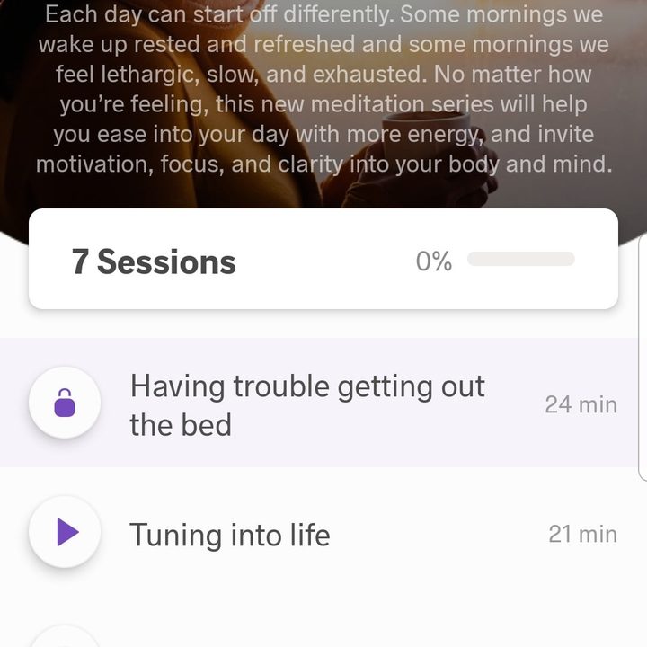 Captura de pantalla de la aplicación Meditopia con el texto "Empezando el día" y una selección de videos para elegir en una lista