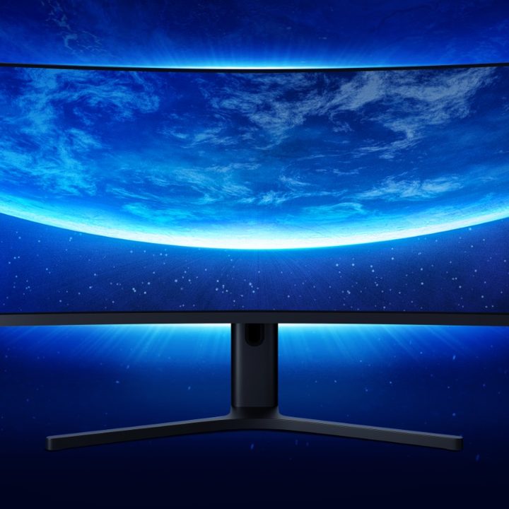 Monitor curvo de 34 pulgadas con fondo azul, uno de los mejores monitores HDR