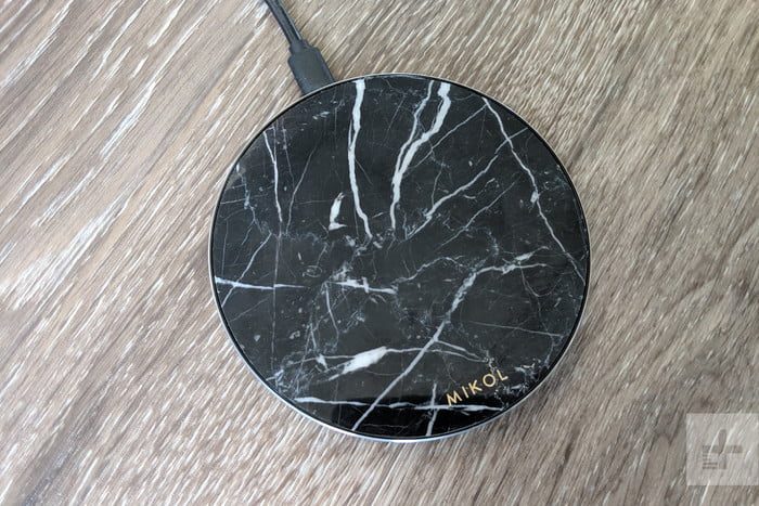 Mikol Wireless Charging Pad, uno de los mejores cargadores inal&aacute;mbricos para el celular 1