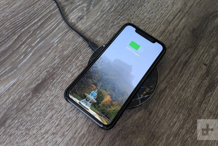 Mikol Wireless Charging Pad, uno de los mejores cargadores inal&aacute;mbricos para el celular 2