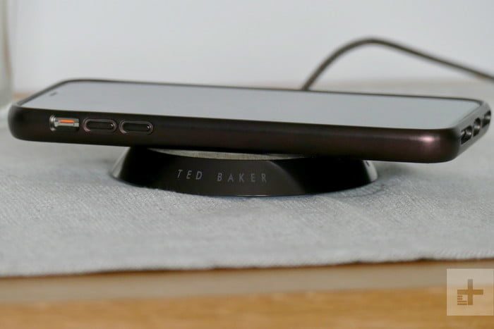 Ted Baker Connected Geeve Wireless Charger, uno de los mejores cargadores inal&aacute;mbricos para el celular 3