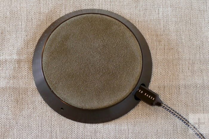 Ted Baker Connected Geeve Wireless Charger, uno de los mejores cargadores inal&aacute;mbricos para el celular 4