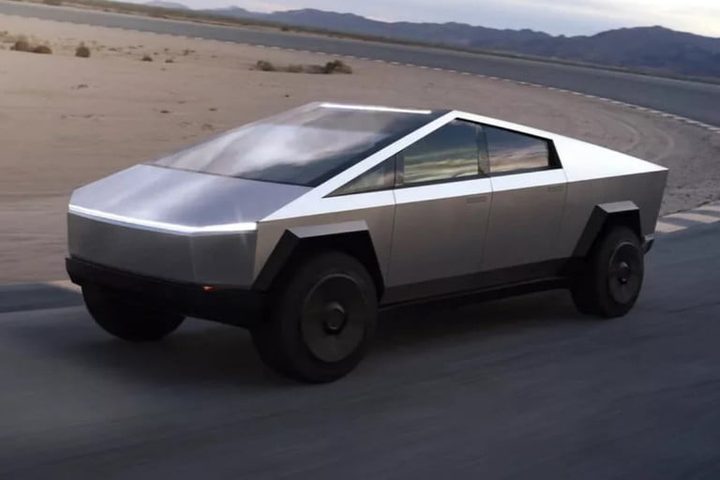 Tesla Cybertruck en una pista