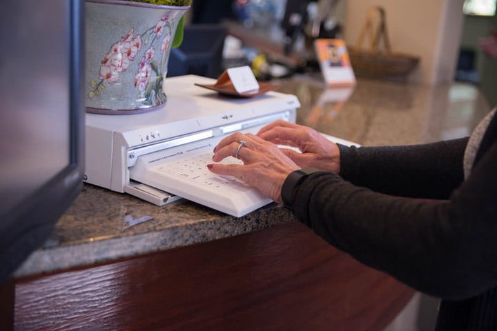 Máquina de limpieza de teclados Defender, uno de los gadgets sanitizantes más extravagantes