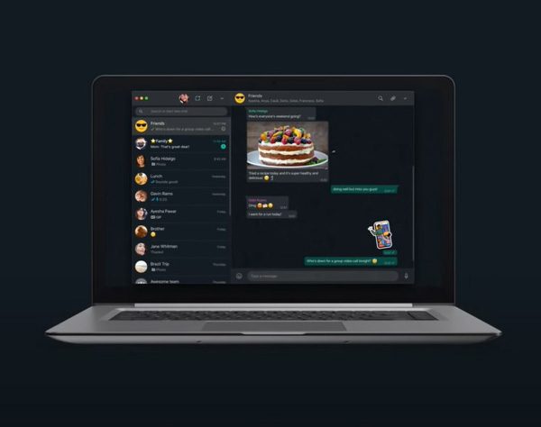 Modo oscuro de WhatsApp Web en una portátil