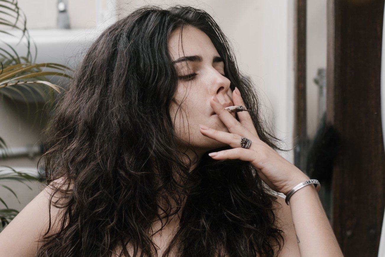 Por qué fumar te hace mucho más vulnerable al coronavirus