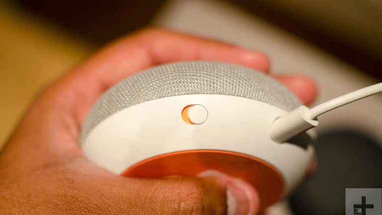 Lateral de Home Mini