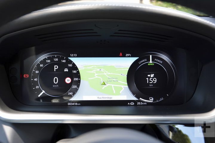 Tablero de Jaguar para comparar elAudi E-Tron vs. Jaguar I-Pace