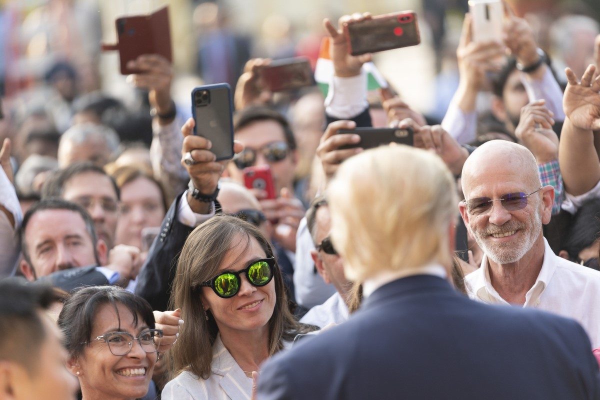 Nuevo golpe de Facebook a QAnon y sus noticias falsas