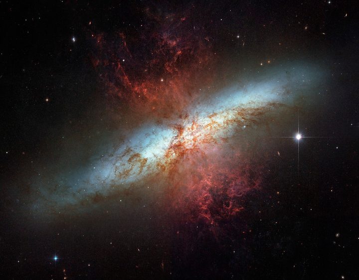 Galaxia M82