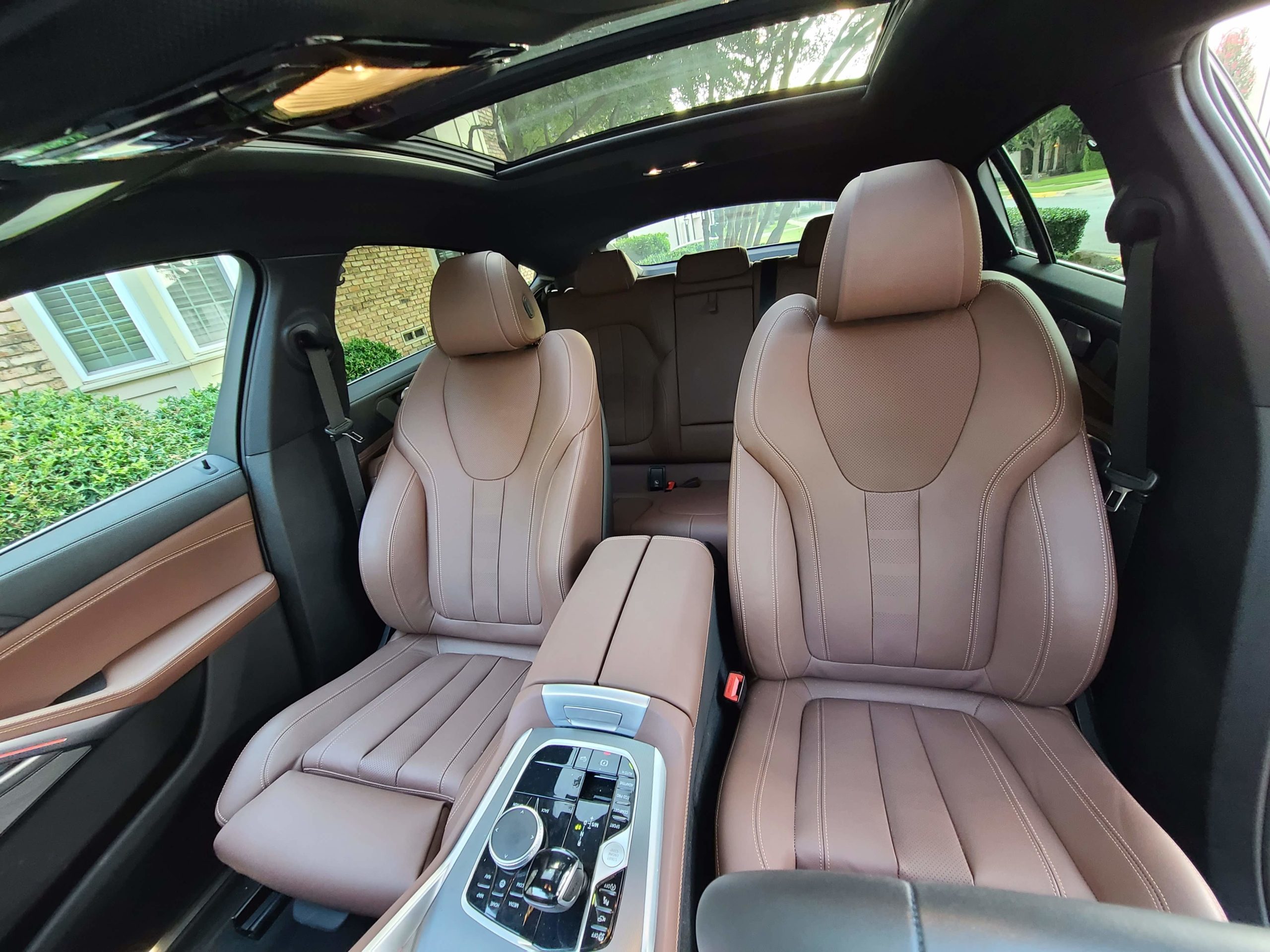 manejando bmw x6 blanco 14